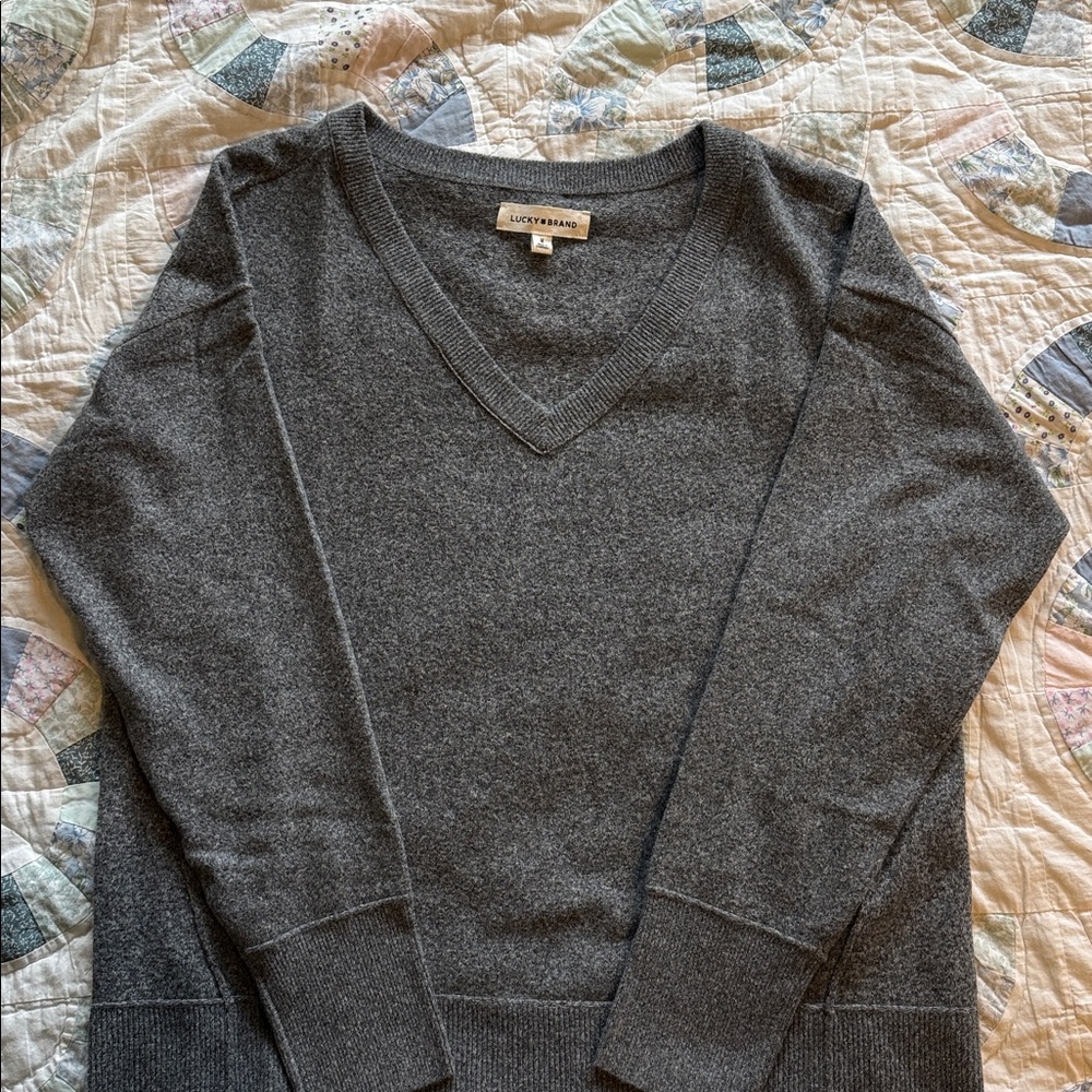Lucky Brand Heathered Gray V-Neck Pullover Sweater - Picture 5 of 7